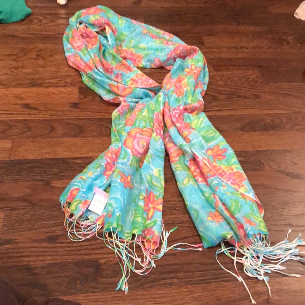 Lilly Pulitzer scarf! Good used condition!